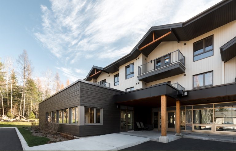 Sous le toit de l'Échelon